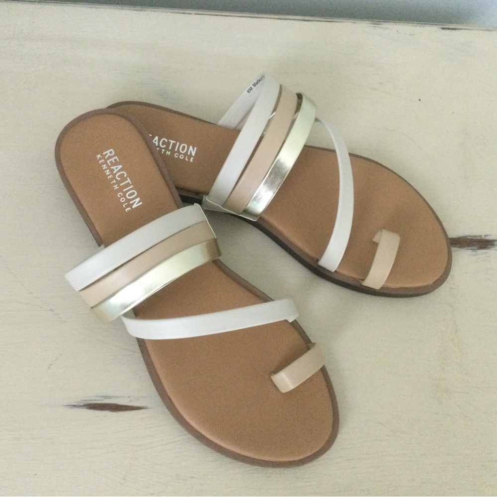 NWOT Reaction Kenneth Cole Flat Sandals Size 8